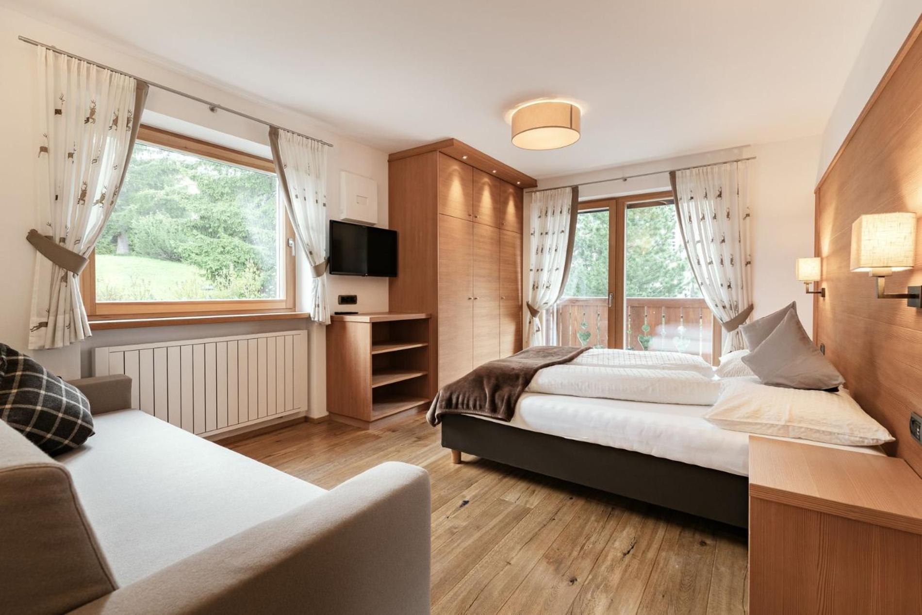 Apartments Burvel Wolkenstein in Gröden Zimmer foto